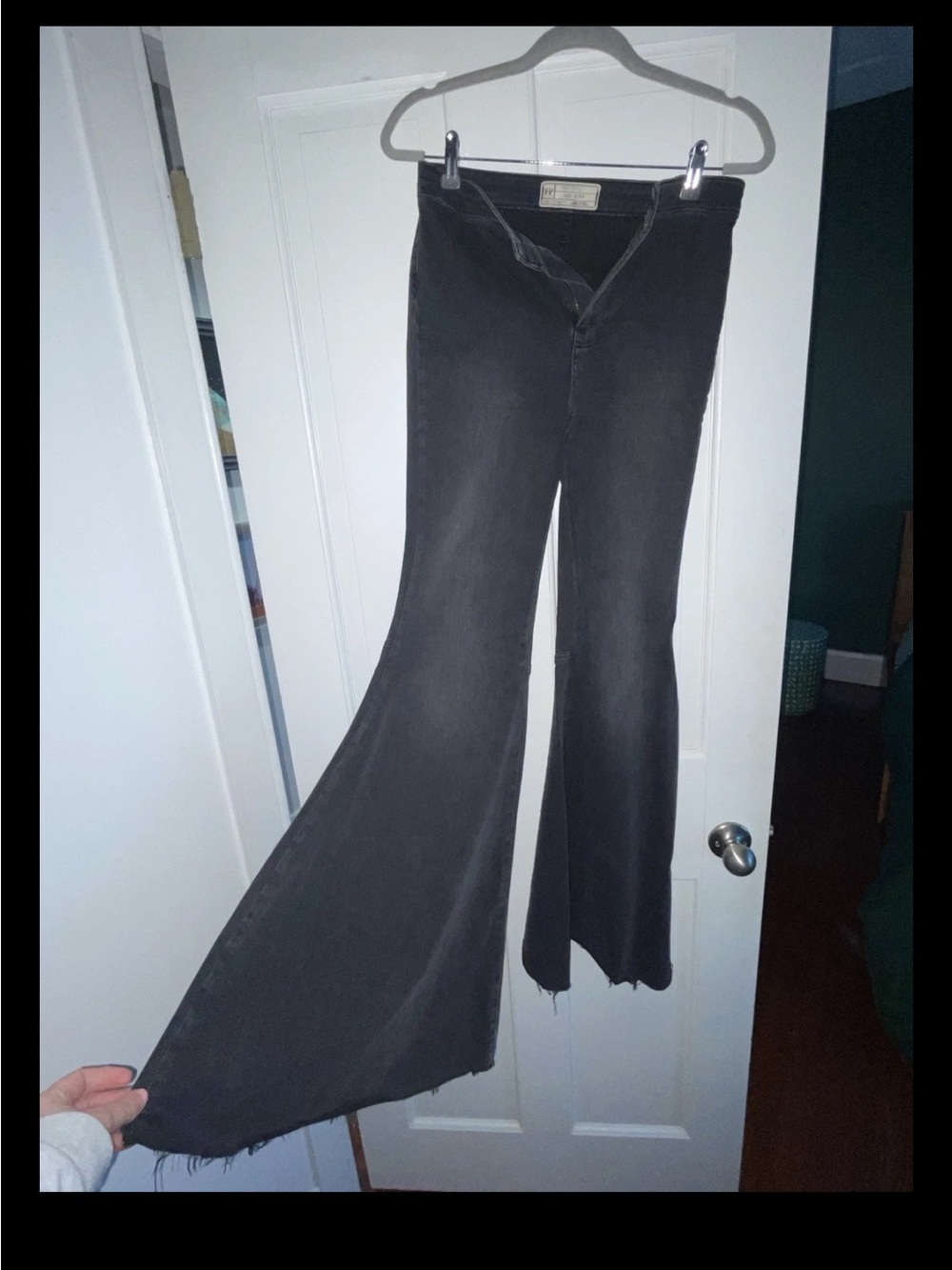 Free People Just Float On Flared Jeans Women's 28 Black Raw Hem Bell Bottom - Picture 4 of 5